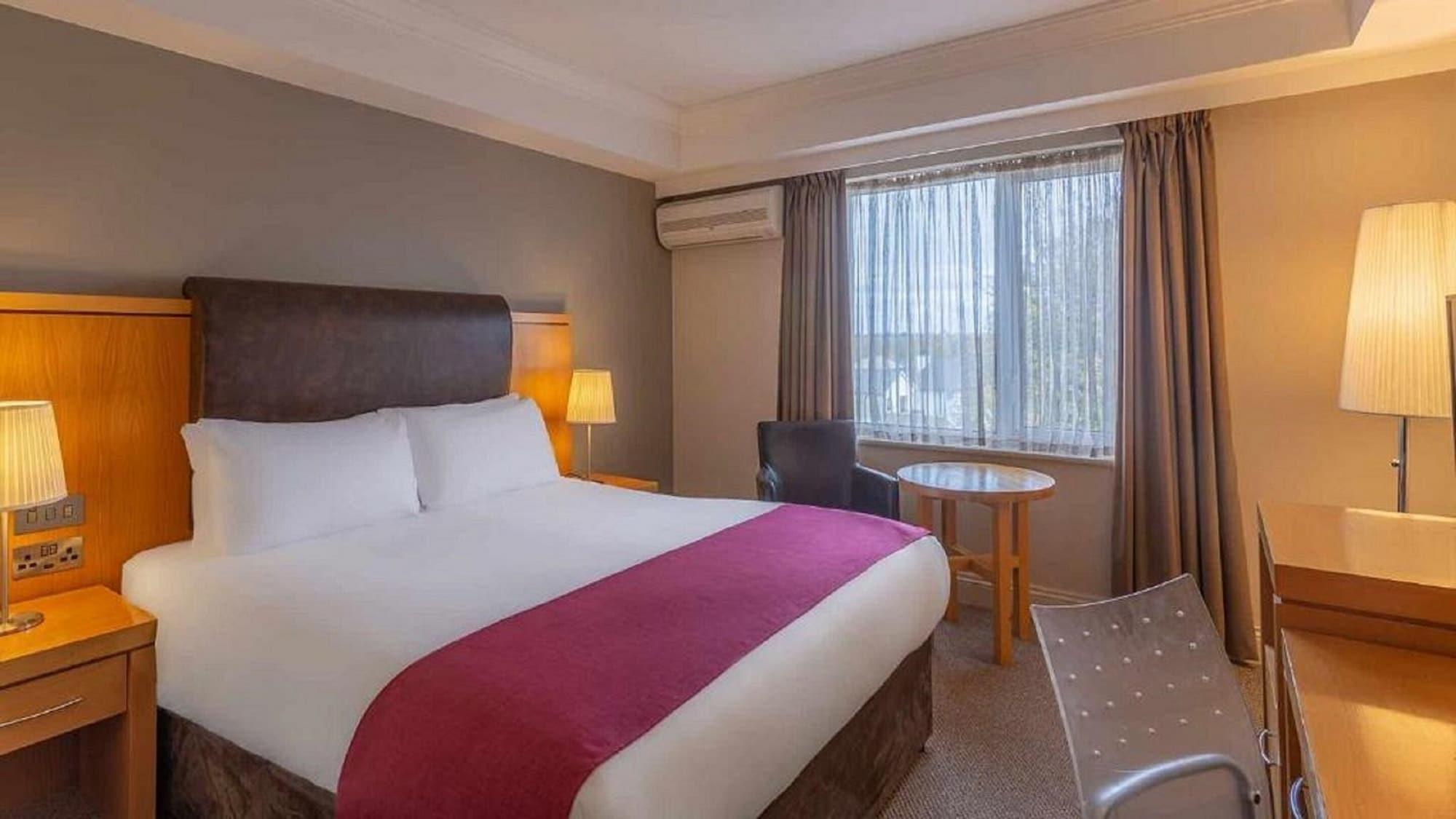 Prince Of Wales Hotel Атлон Экстерьер фото