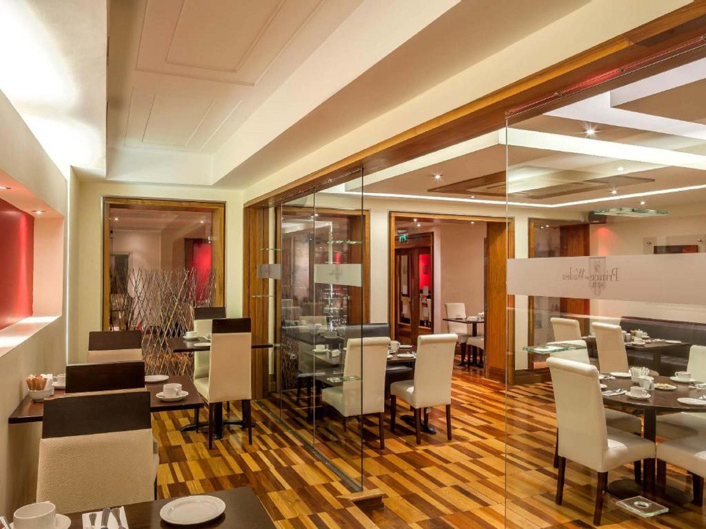 Prince Of Wales Hotel Атлон Экстерьер фото